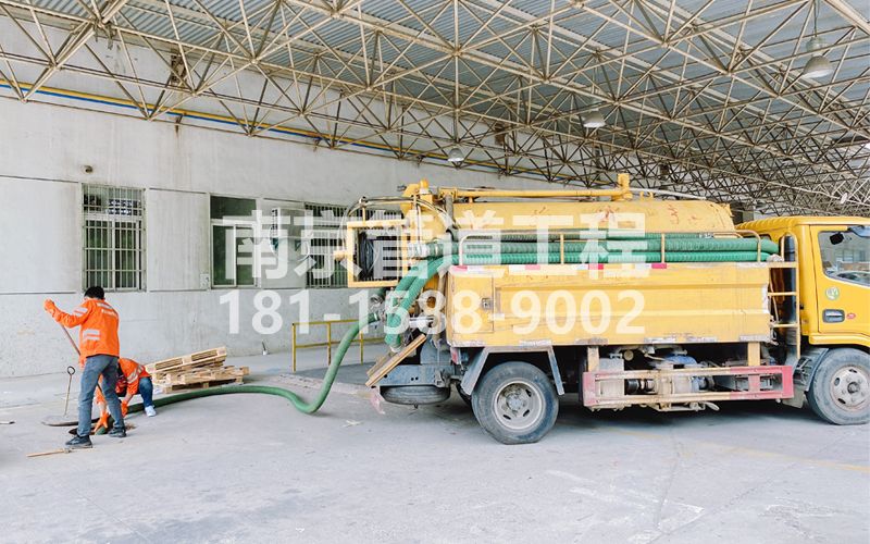 258洲泰工厂抽污水