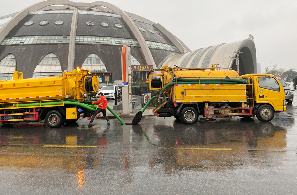 271洲泰商场管道清淤