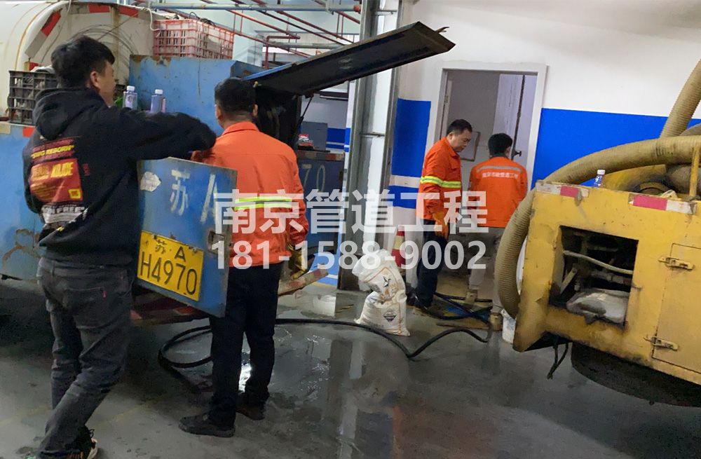 305洲泰地下室管道清洗